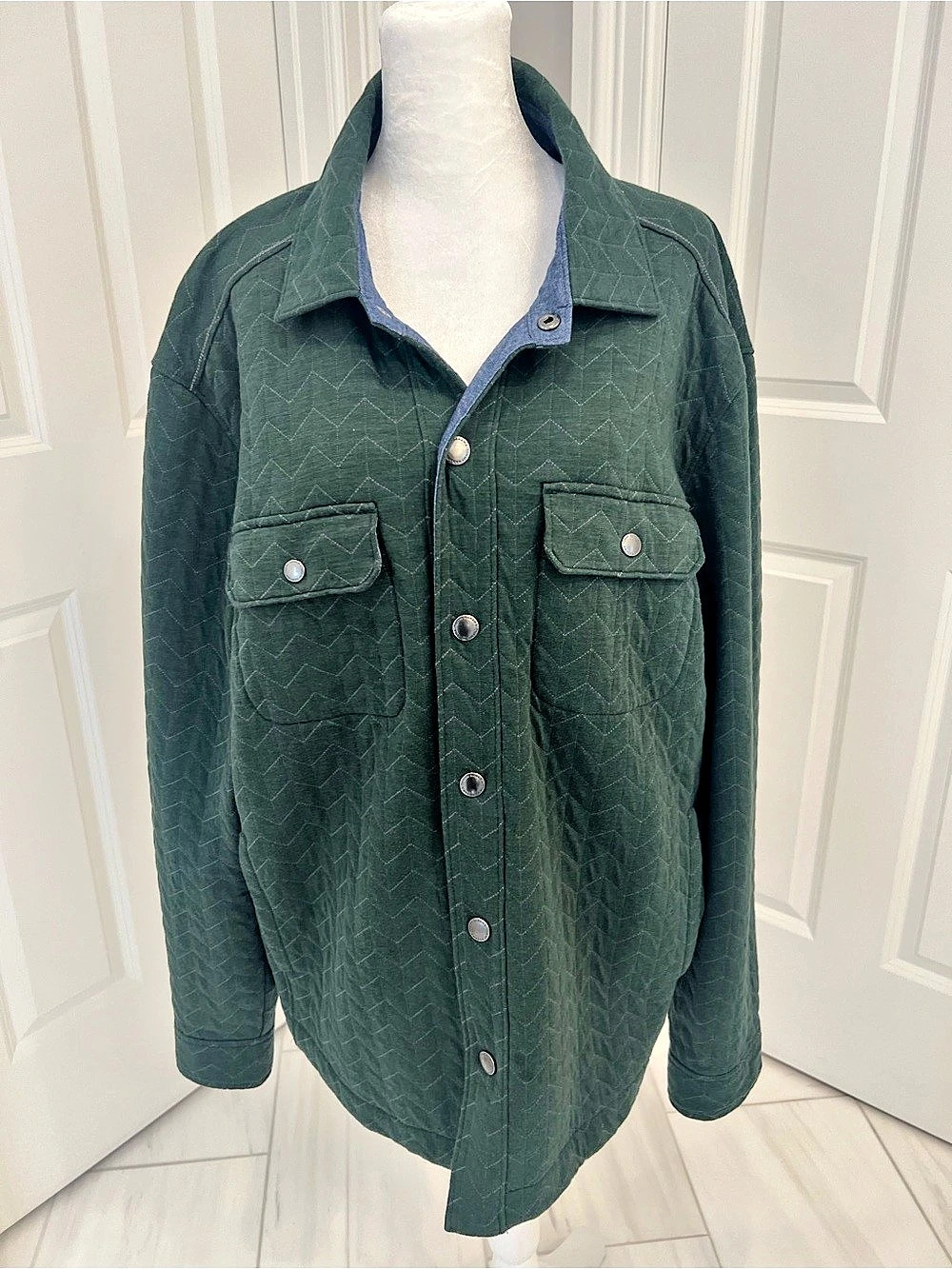 Tommy Bahama Quilted Shirt Jacket in Green Like New